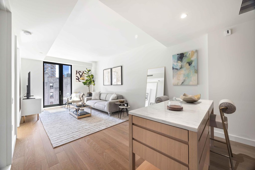 500 West 45th Street, Unit 626 photo 4