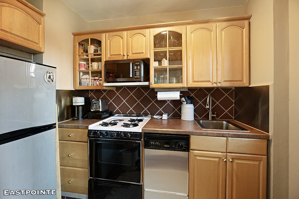 201 West 21st Street, Unit 8A photo 3