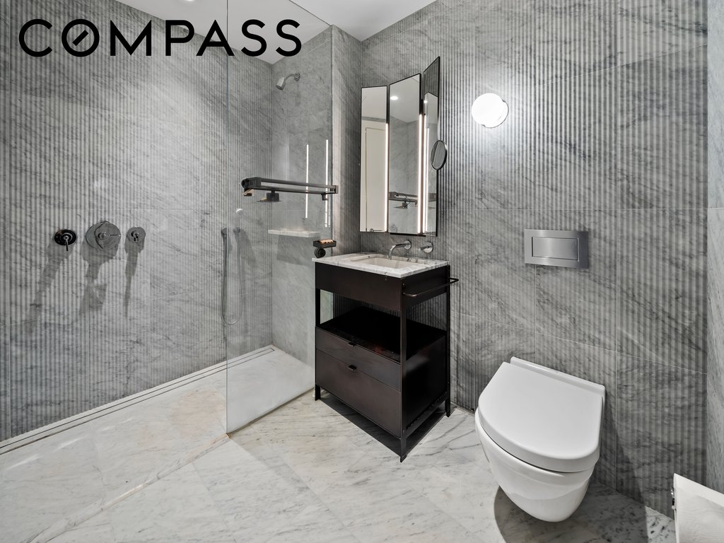135 East 47th Street, Unit 4F photo 8