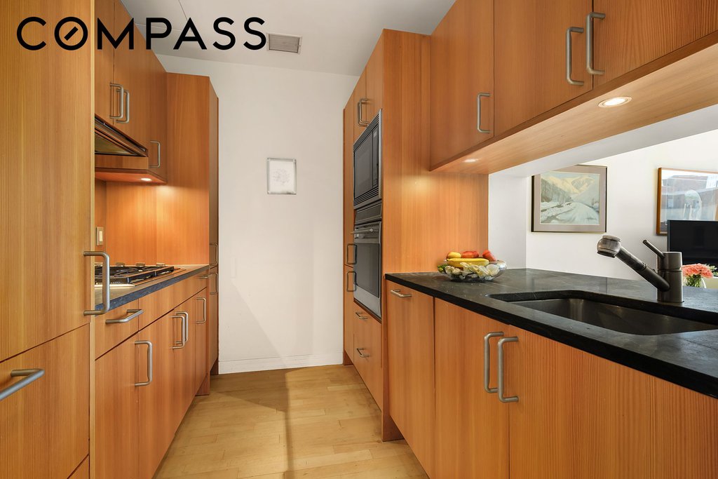 450 East 83rd Street, Unit 4H photo 3