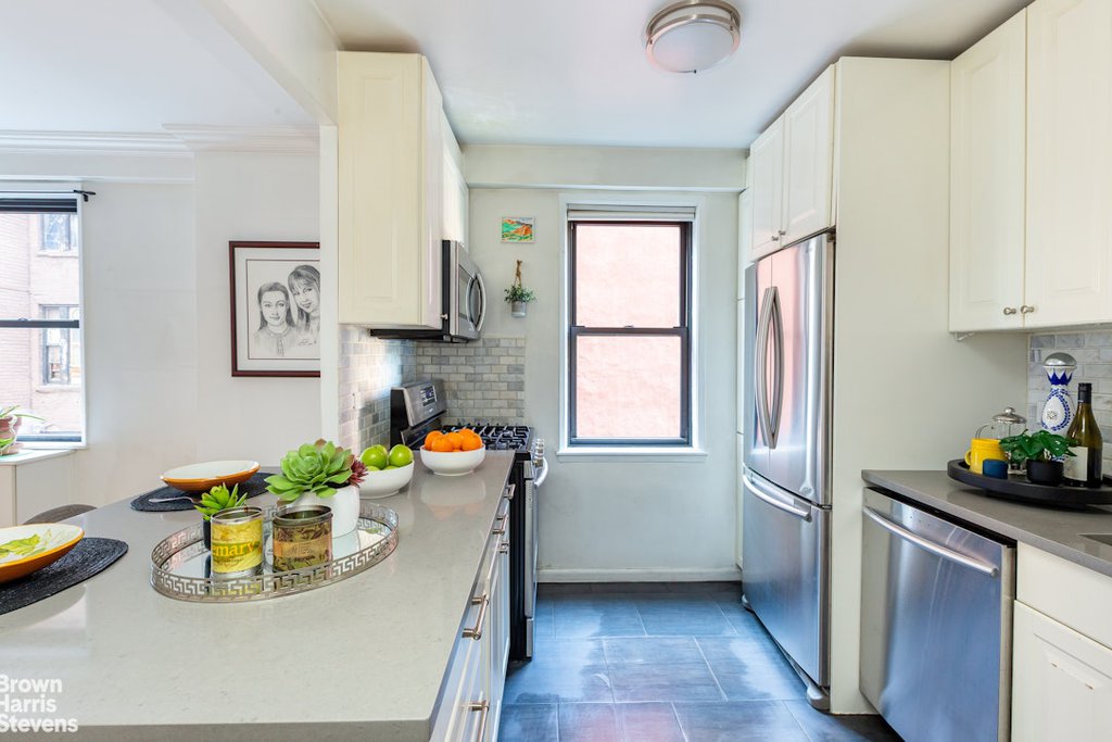 330 Third Avenue, Unit 4B photo 2