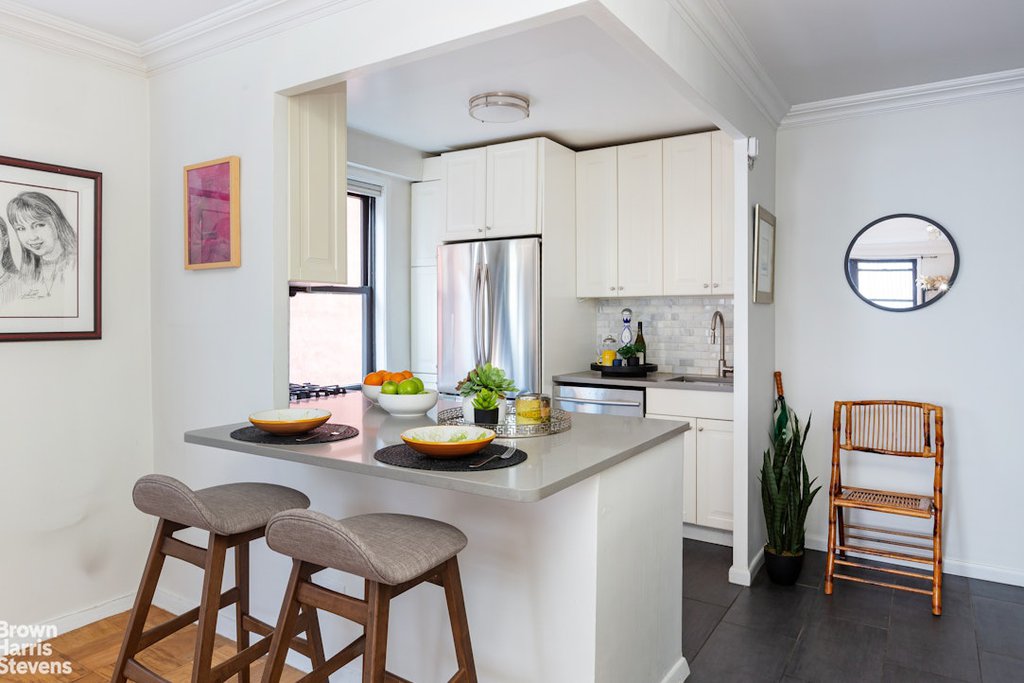 330 Third Avenue, Unit 4B photo 3