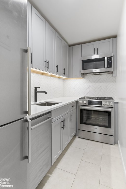 399 East 72nd Street, Unit 3D photo 4