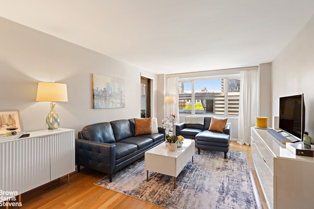 165 West 66th Street, Unit 6F photo 2