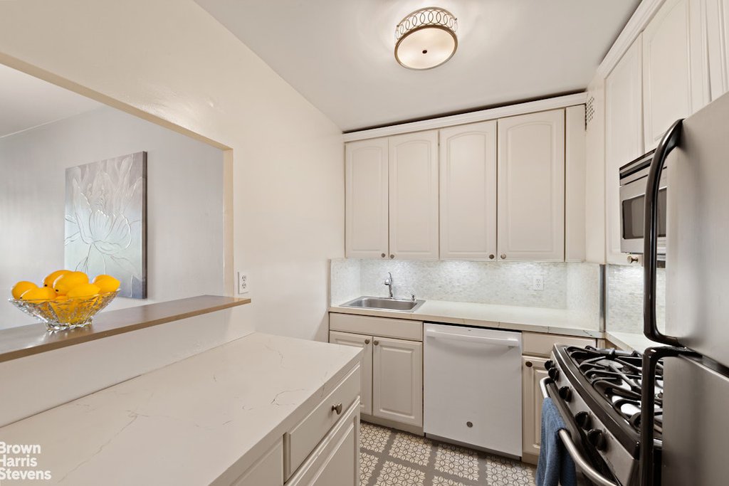 165 West 66th Street, Unit 6F photo 5