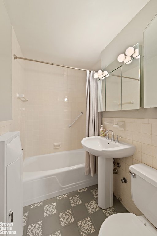 165 West 66th Street, Unit 6F photo 10