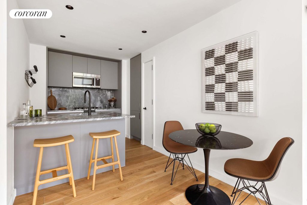 547 West 47th Street, Unit 530 photo 2