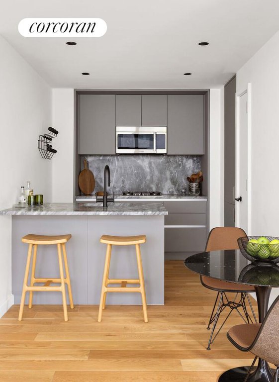 547 West 47th Street, Unit 530 photo 3