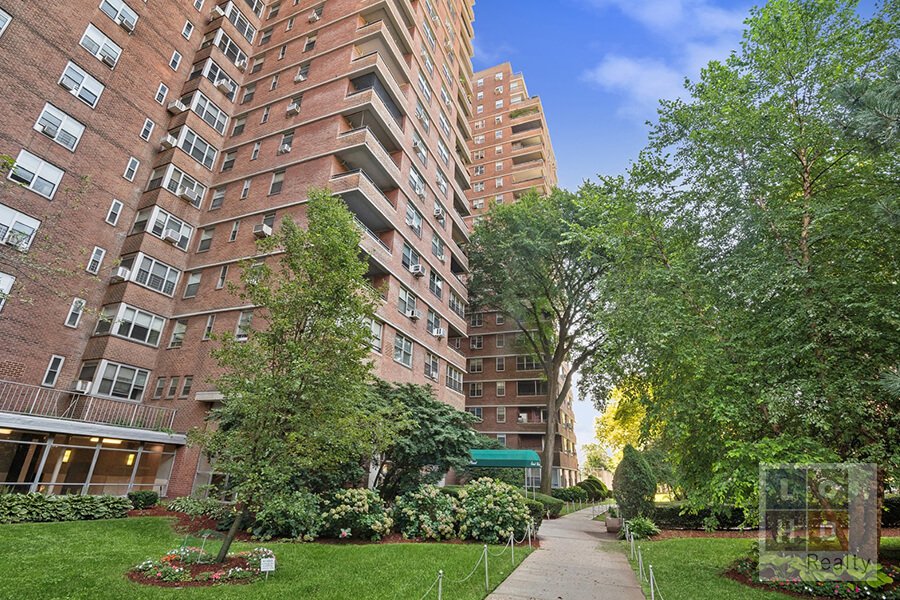 575 Grand Street, Unit E1202 photo 15