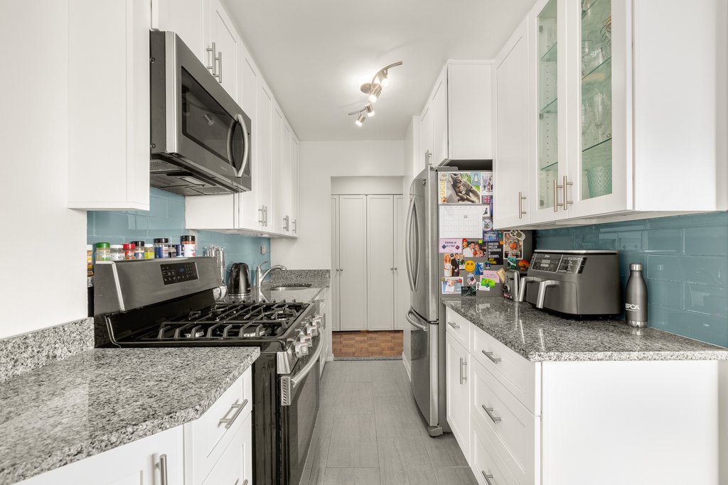 1641 Third Avenue, Unit 16C photo 3