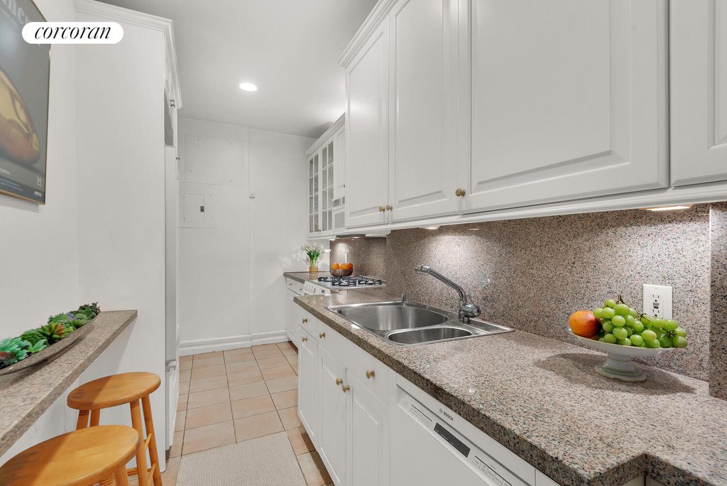 258 Riverside Drive, Unit 1B photo 5