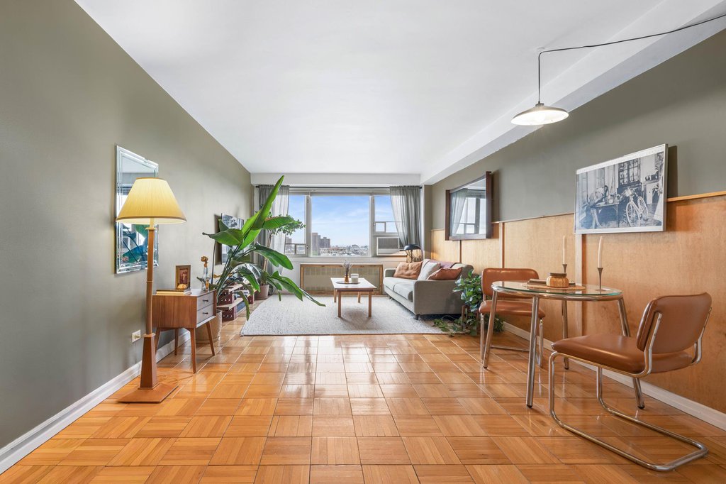 900 West 190th Street, Unit 10E photo 2