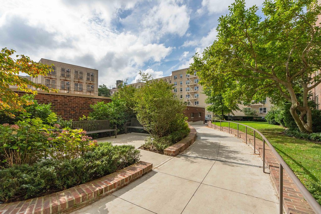 900 West 190th Street, Unit 10E photo 7