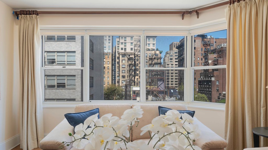 150 East 61st Street, Unit 10C photo 3