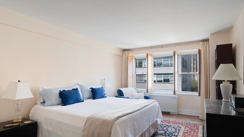 150 East 61st Street, Unit 10C photo 9