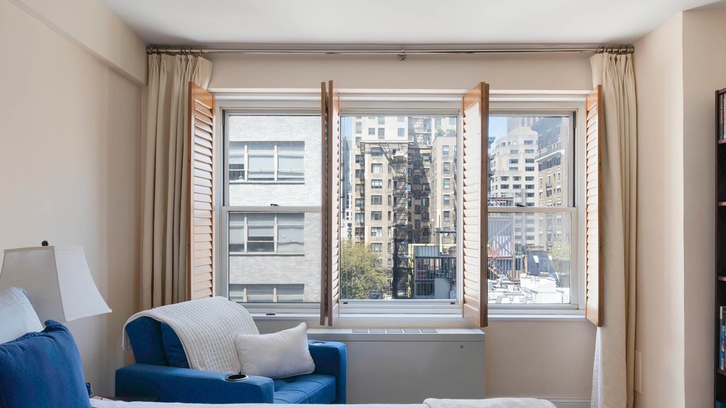 150 East 61st Street, Unit 10C photo 10