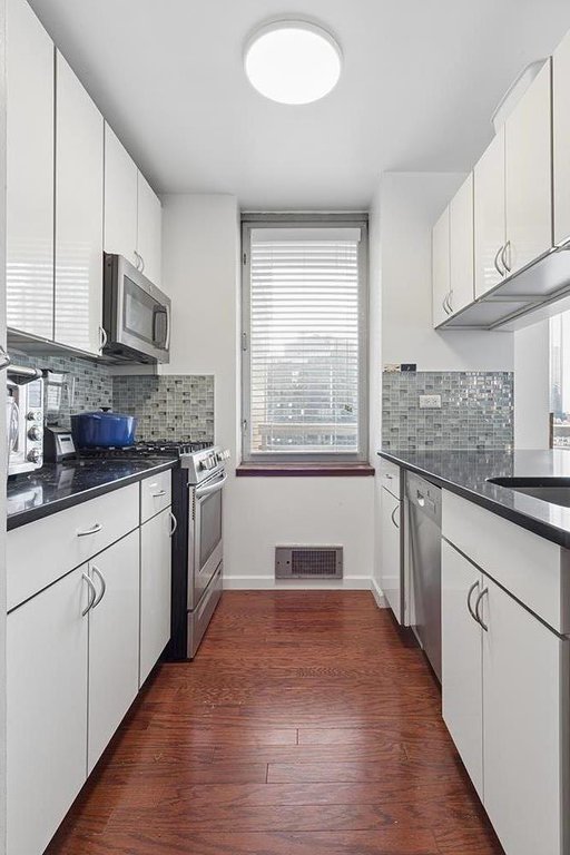 500 West 43rd Street, Unit 26B photo 3