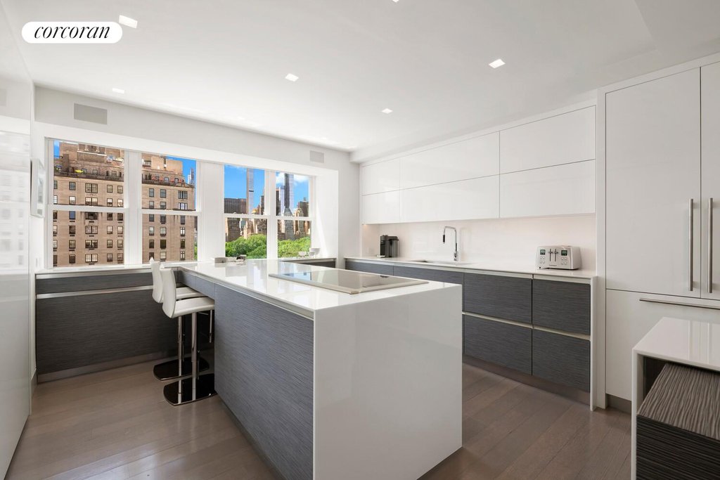 900 Fifth Avenue, Unit 12A photo 6