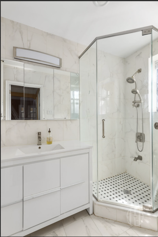 69-10 Yellowstone Boulevard, Unit 507 photo 4