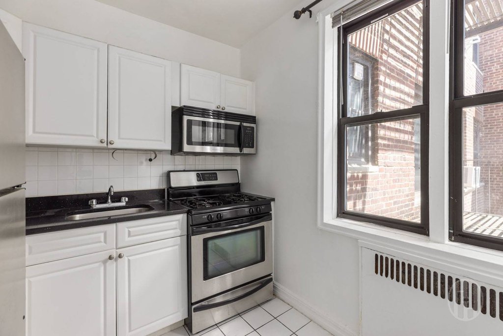 69-10 Yellowstone Boulevard, Unit 507 photo 5