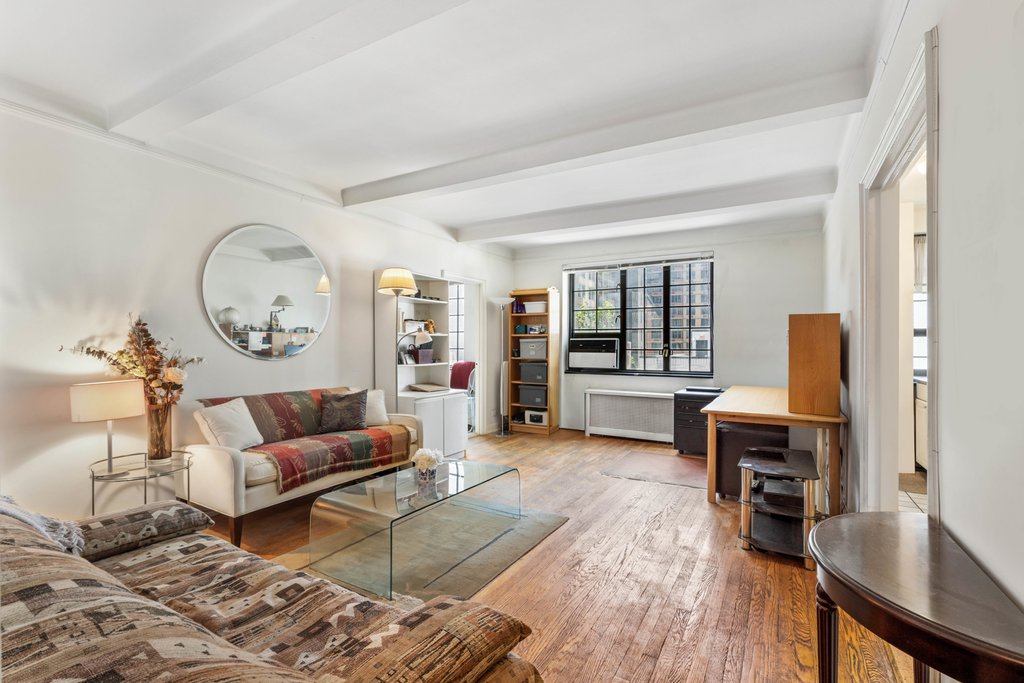 211 East 35th Street, Unit 8G