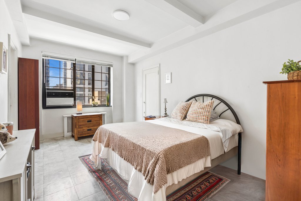 211 East 35th Street, Unit 8G photo 3