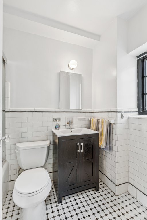 211 East 35th Street, Unit 8G photo 5