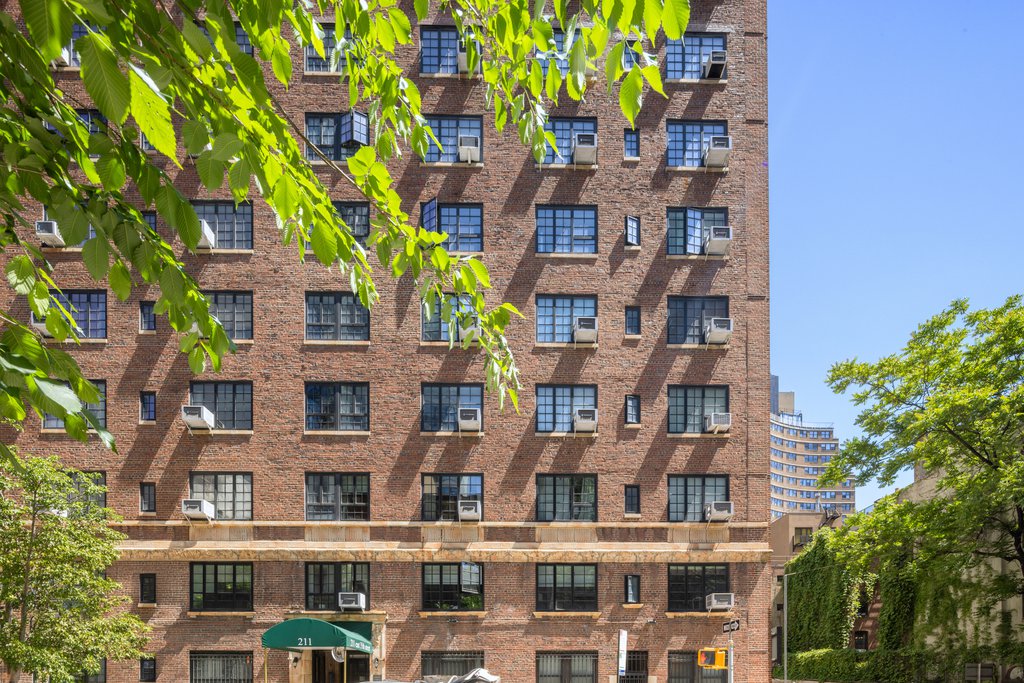 211 East 35th Street, Unit 8G photo 10