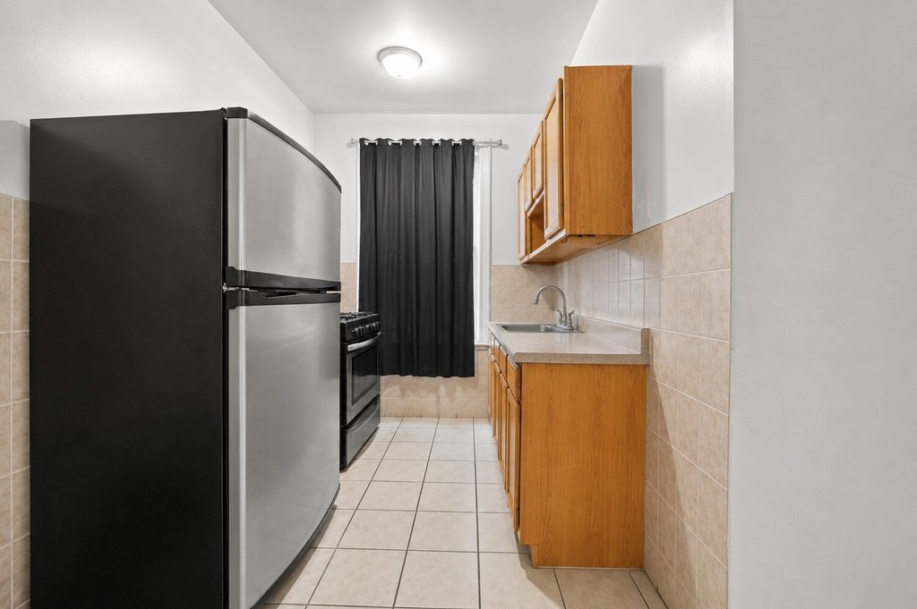 886 Rutland Road – For Sale photo 10