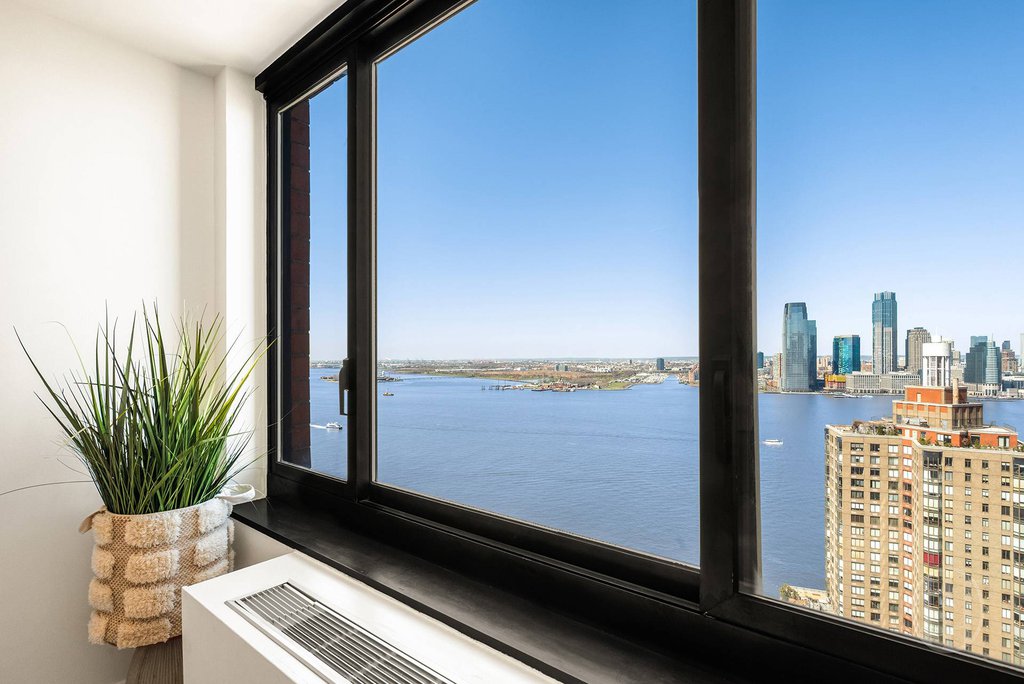 200 Rector Place, Unit 35C photo 3