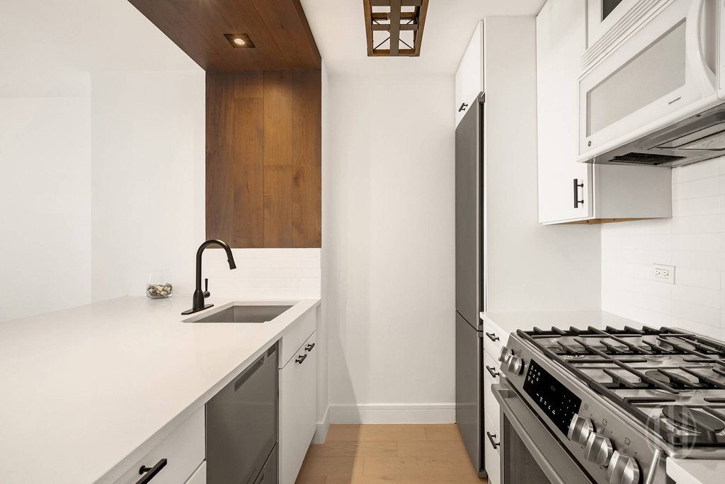 200 Rector Place, Unit 35C photo 6