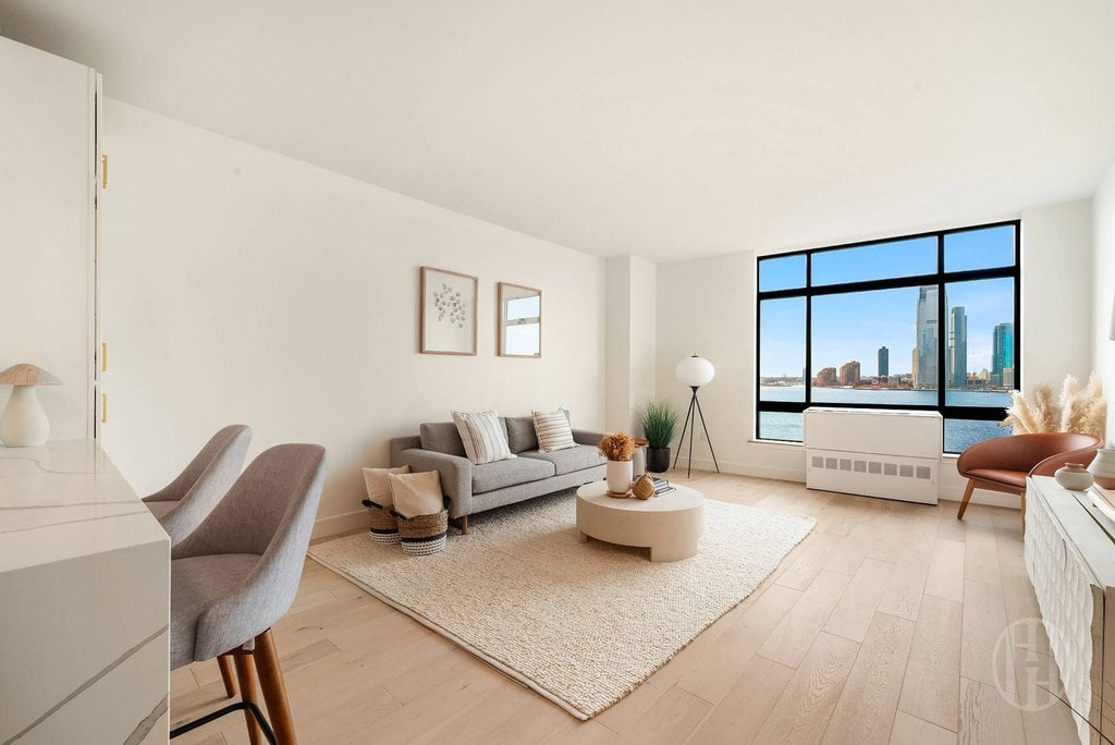 350 Albany Street, Unit 8A