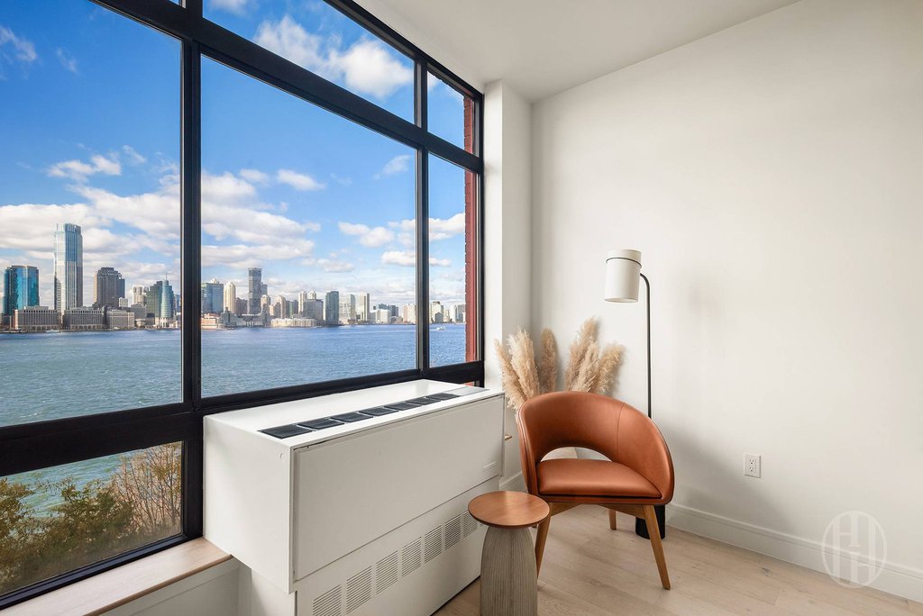350 Albany Street, Unit 8A photo 3