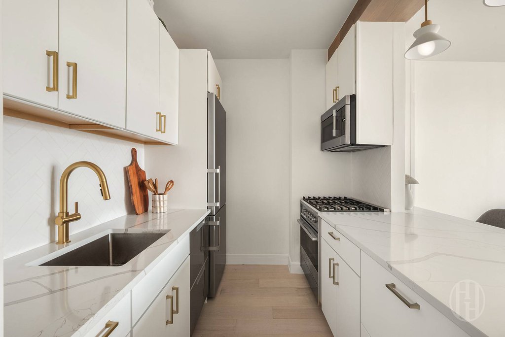 350 Albany Street, Unit 8A photo 10