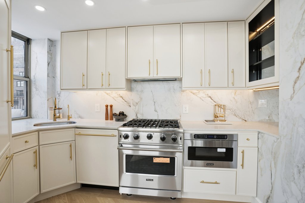 200 East 58th Street, Unit 18A photo 11