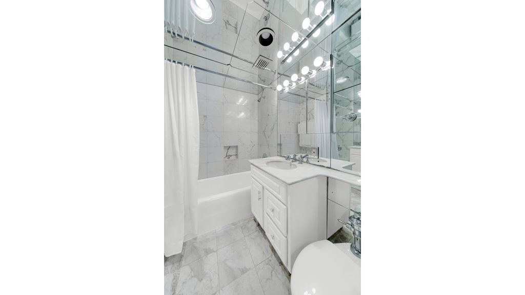 111 East 56th Street, Unit 1202 photo 5