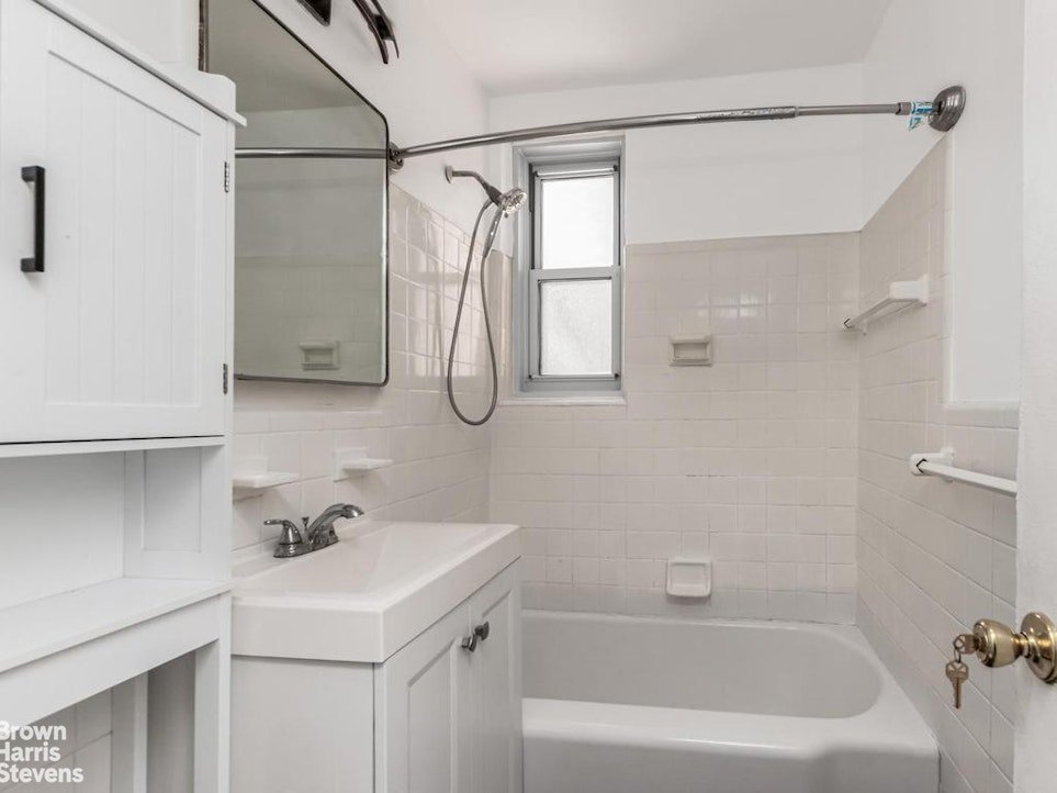 629 Kappock street, Unit 2P photo 8