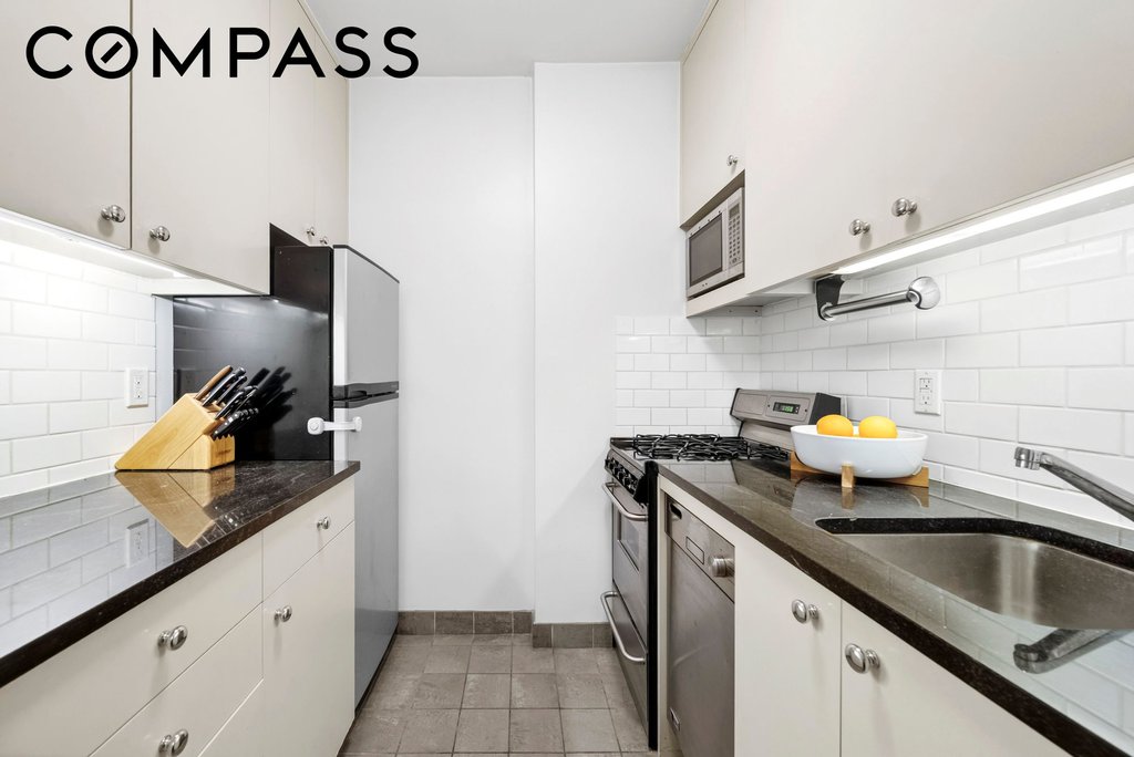 20 East 9th Street, Unit 4T photo 3
