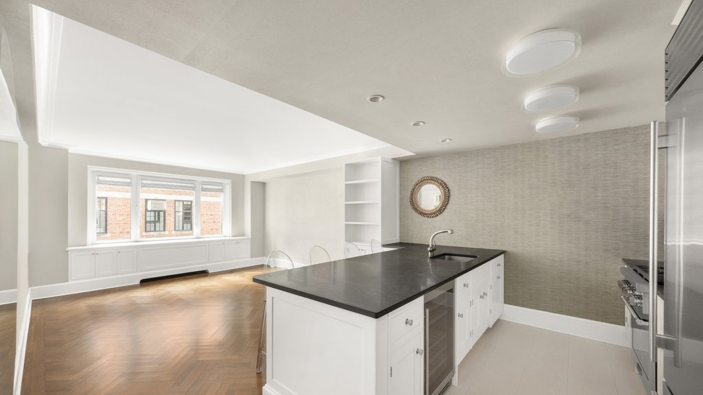 530 Park Avenue, Unit 5J photo 4