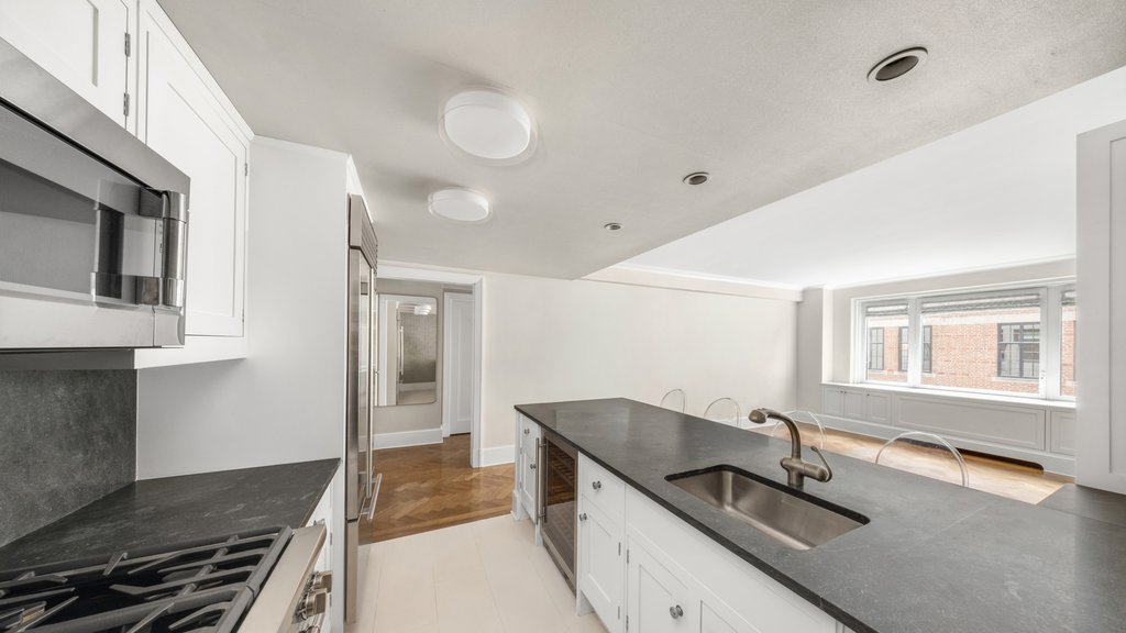 530 Park Avenue, Unit 5J photo 5