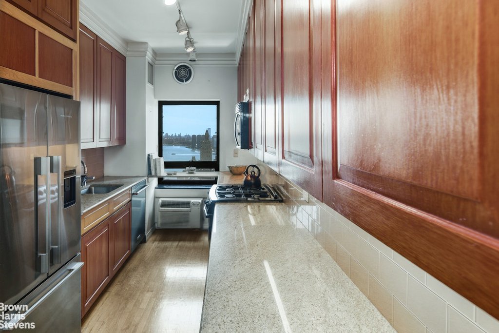 425 East 58th Street, Unit 35E photo 8
