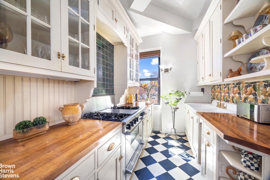 1349 Lexington Avenue, Unit 7A photo 3