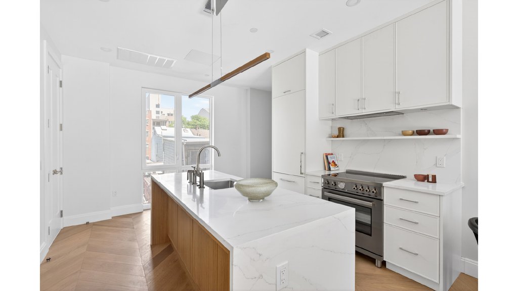 222 16th Street, Unit 3C photo 3