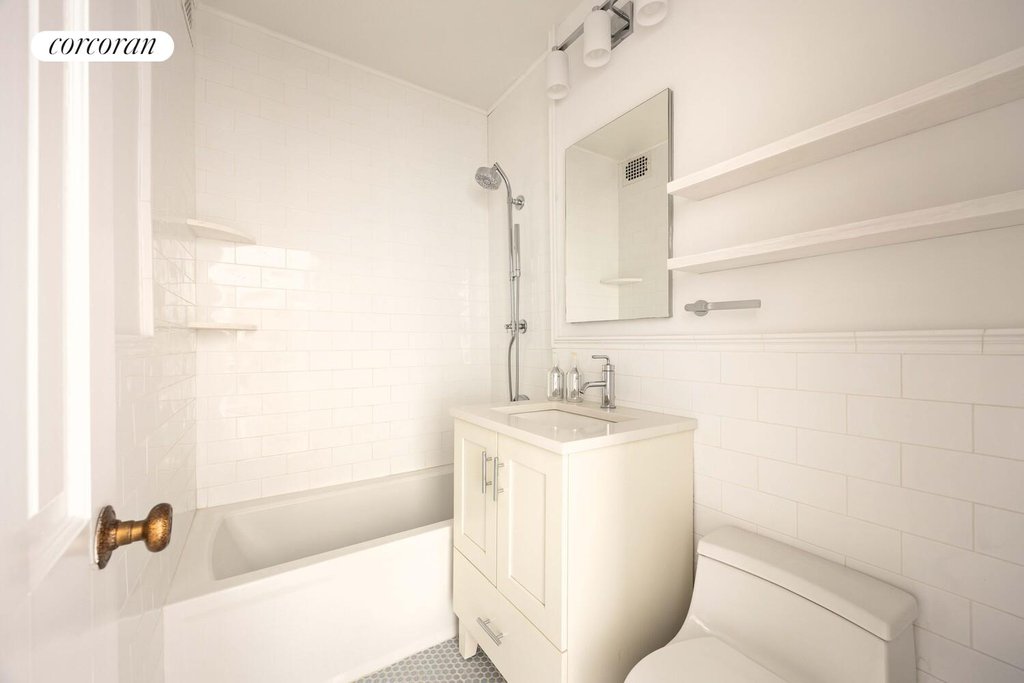 201 East 25th Street, Unit 15J photo 3