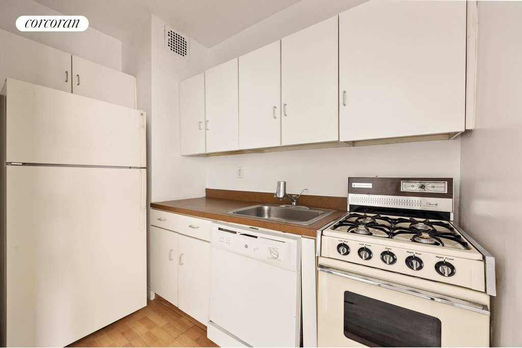 201 East 25th Street, Unit 15J photo 5