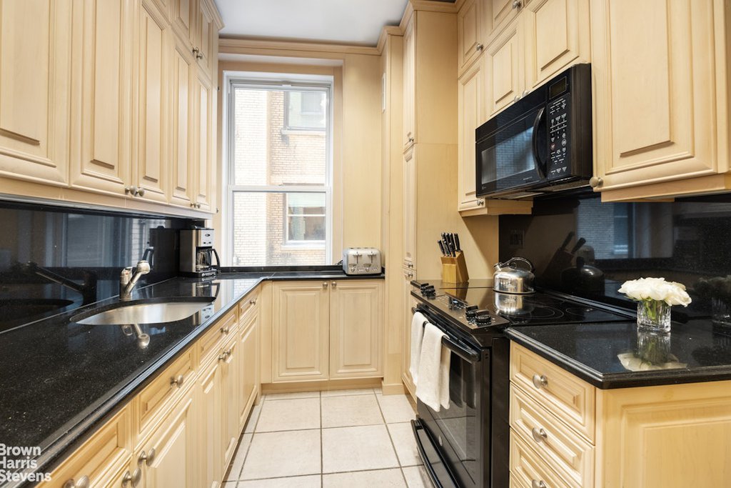 470 Park Avenue, Unit 3B photo 4