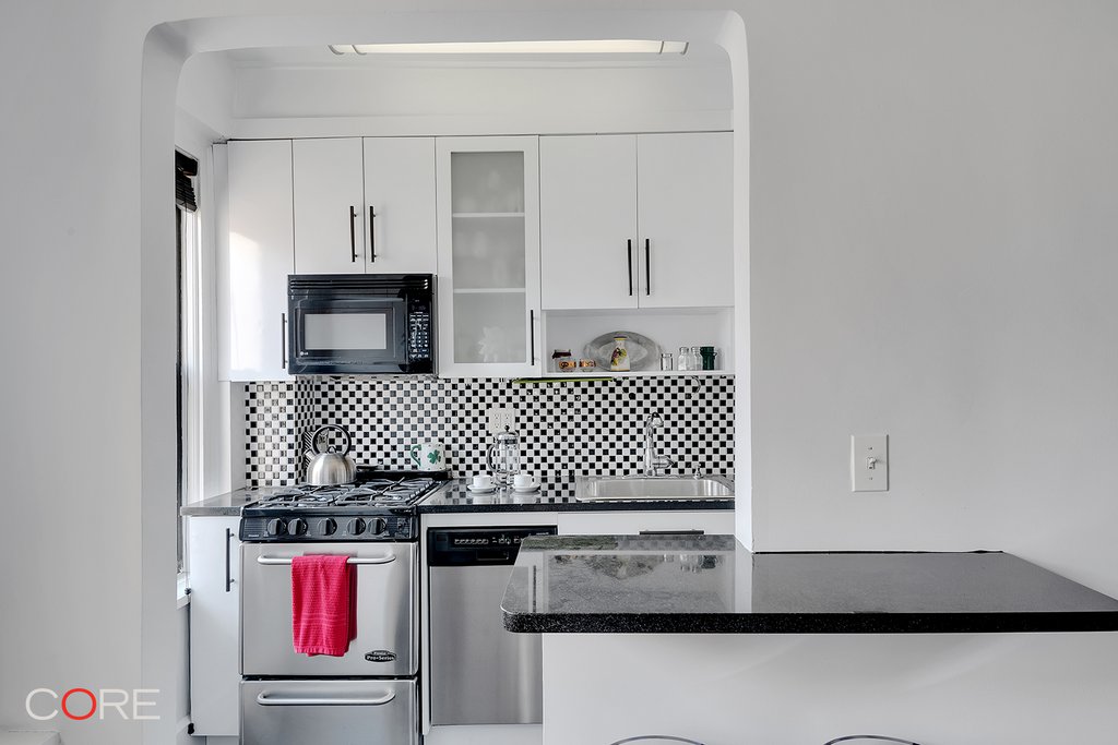 319 East 50th Street, Unit 12G photo 3