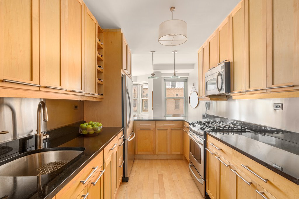 205 East 63rd Street, Unit 7C photo 4