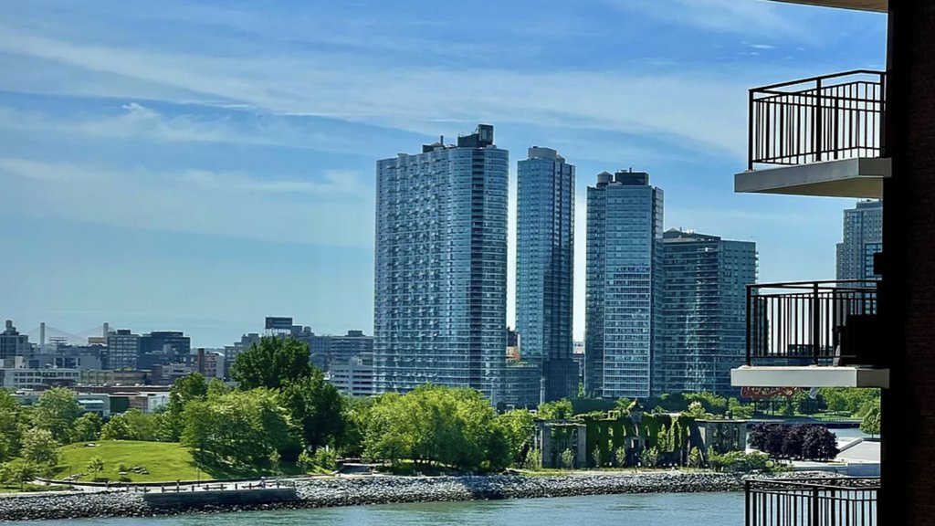 50 Sutton Place South, Unit 8K photo 2
