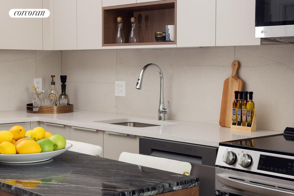 405 West 206th Street, Unit 1702E photo 6